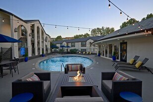 The Fountains Apartments in Dallas, TX - Building Photo