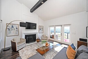 1005 Hill St, Unit UnitA in Cincinnati, OH - Building Photo