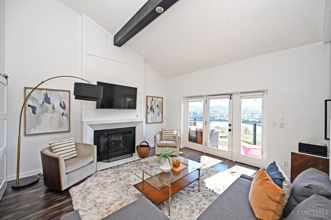 1005 Hill St, Unit UnitA in Cincinnati, OH - Building Photo