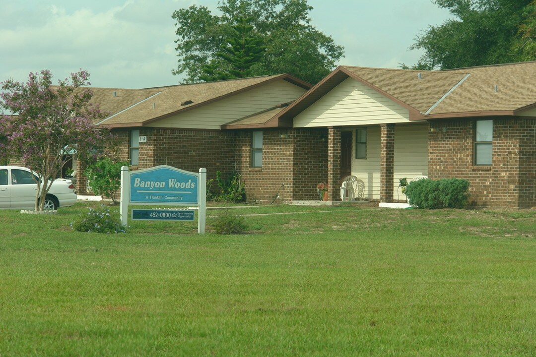 Banyan Woods Apartments in Avon Park, FL - Building Photo