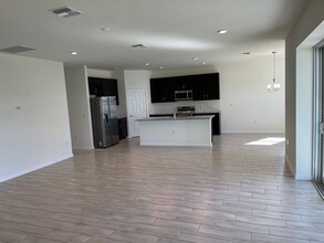 922 NE 19th St in Cape Coral, FL - Building Photo - Building Photo