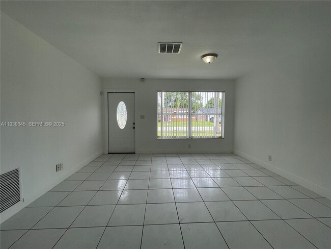 5820 NW 13th St in Sunrise, FL - Building Photo - Building Photo