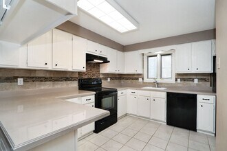 340 Twykingham Pl in Manhattan, KS - Building Photo - Building Photo