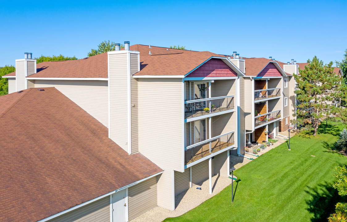 7600 Apartments in St. Paul, MN - Building Photo