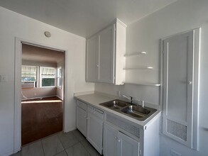 14210 Sylvan St in Los Angeles, CA - Building Photo - Building Photo