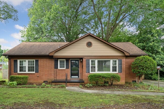 property at 1818 Woodland Dr