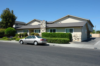 890 Burbank Dr in Santa Clara, CA - Building Photo - Building Photo