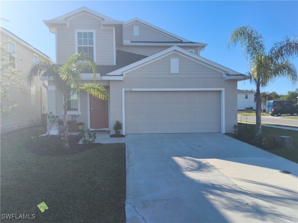 12100 Dakota Ridge Pl in Lehigh Acres, FL - Building Photo