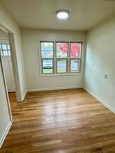 921 SW 11th Ave in Albany, OR - Building Photo - Building Photo