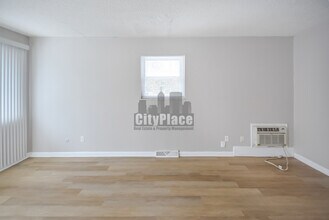 2410 N Lesley Ave in Indianapolis, IN - Foto de edificio - Building Photo