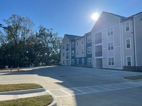 Landry Commons in Lafayette, LA - Building Photo - Building Photo