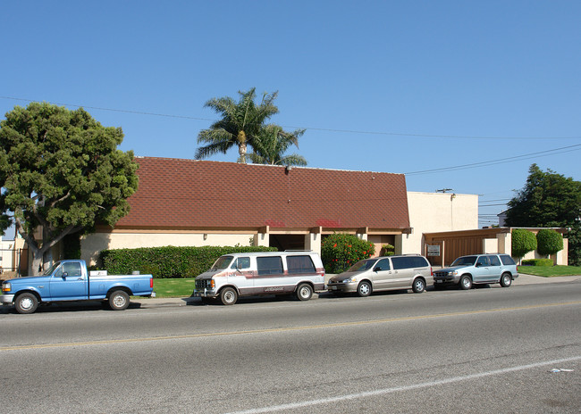 1020 N H St in Oxnard, CA - Foto de edificio - Building Photo