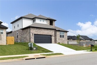 1081 Whistler St in Bentonville, AR - Building Photo - Building Photo