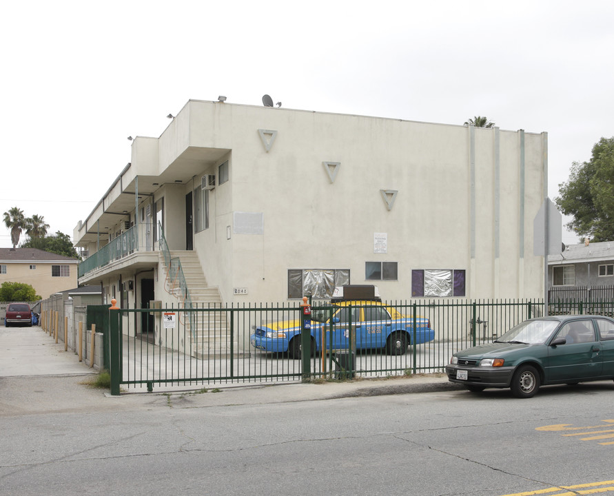 5848 Tujunga Ave in North Hollywood, CA - Foto de edificio