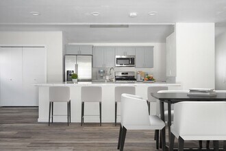 5288 Manhasset Dr in San Diego, CA - Building Photo - Building Photo