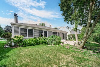 933 Shambliss Ln in Buffalo Grove, IL - Foto de edificio - Building Photo