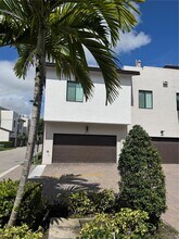 4693 NW 83rd Pl in Doral, FL - Building Photo - Building Photo