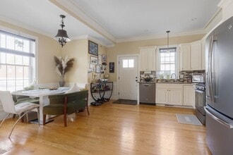 42 Lexington St in Waltham, MA - Building Photo - Building Photo