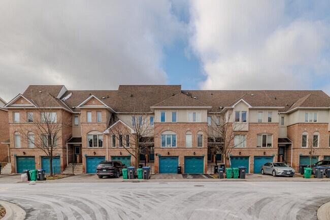 80 Strathaven Dr in Mississauga, ON - Building Photo - Building Photo