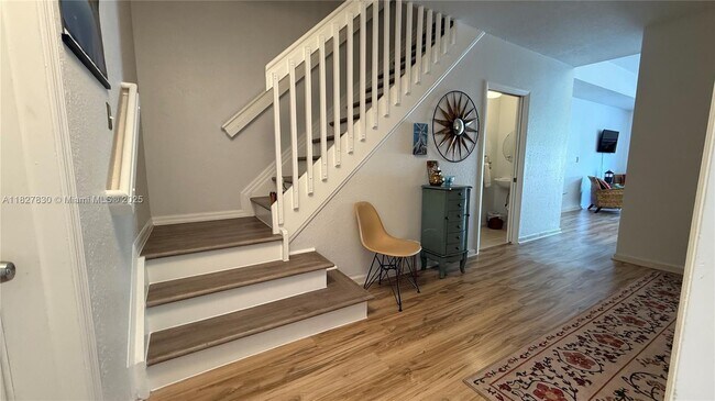 11034 NW 43rd Terrace in Doral, FL - Building Photo - Building Photo
