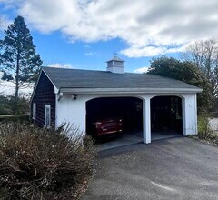 275 McCorrie Ln in Portsmouth, RI - Building Photo - Building Photo