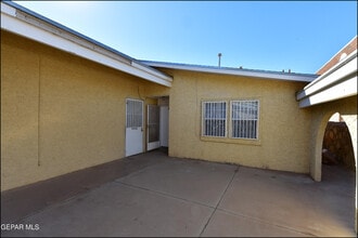 8933 Kenneth St in El Paso, TX - Building Photo - Building Photo