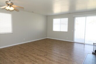 1559 Ave H4 in Lancaster, CA - Building Photo - Building Photo
