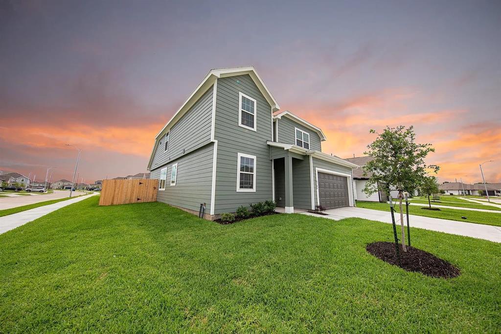 5103 Hector Gustavo Dr in Rosharon, TX - Building Photo
