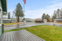 40569 Westline Rd in Loon Lake, WA - Foto de edificio - Building Photo