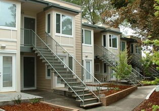 Tyrella Garden Apartments in Mountain View, CA - Building Photo - Building Photo