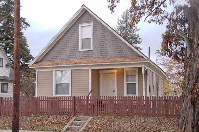 property at 102 S Perry St