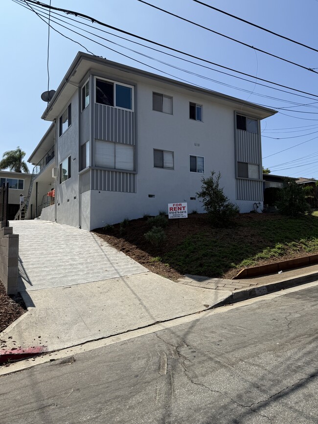710 Cory Dr in Inglewood, CA - Foto de edificio - Building Photo