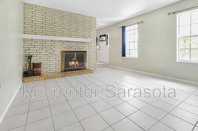 5645 N Tuttle Ave in Sarasota, FL - Building Photo - Building Photo