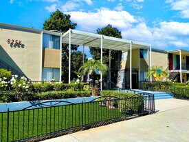 Kerrwood Manor in Long Beach, CA - Building Photo