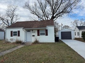 2009 State St in Cedar Falls, IA - Building Photo
