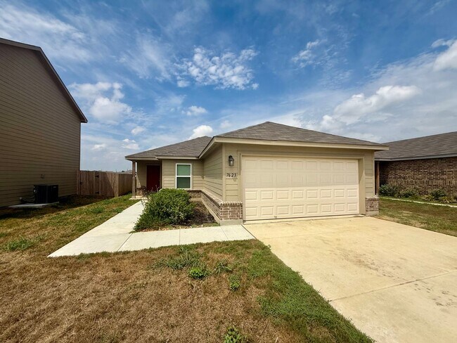 7623 Stud Dr in Elmendorf, TX - Building Photo - Building Photo