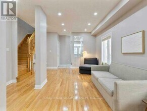 134 Breton Ave in Mississauga, ON - Building Photo - Building Photo