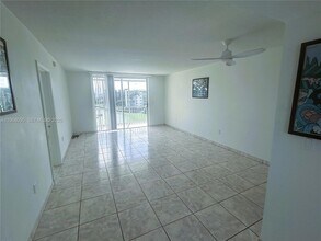 2851 Leonard Dr, Unit J502 in Aventura, FL - Building Photo - Building Photo