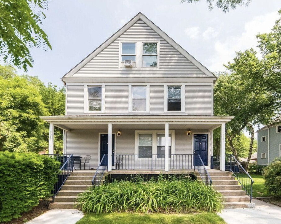 2047 Asbury Ave in Evanston, IL - Foto de edificio