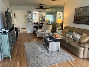 1014 Manatee Rd, Unit 203 in Naples, FL - Foto de edificio - Building Photo