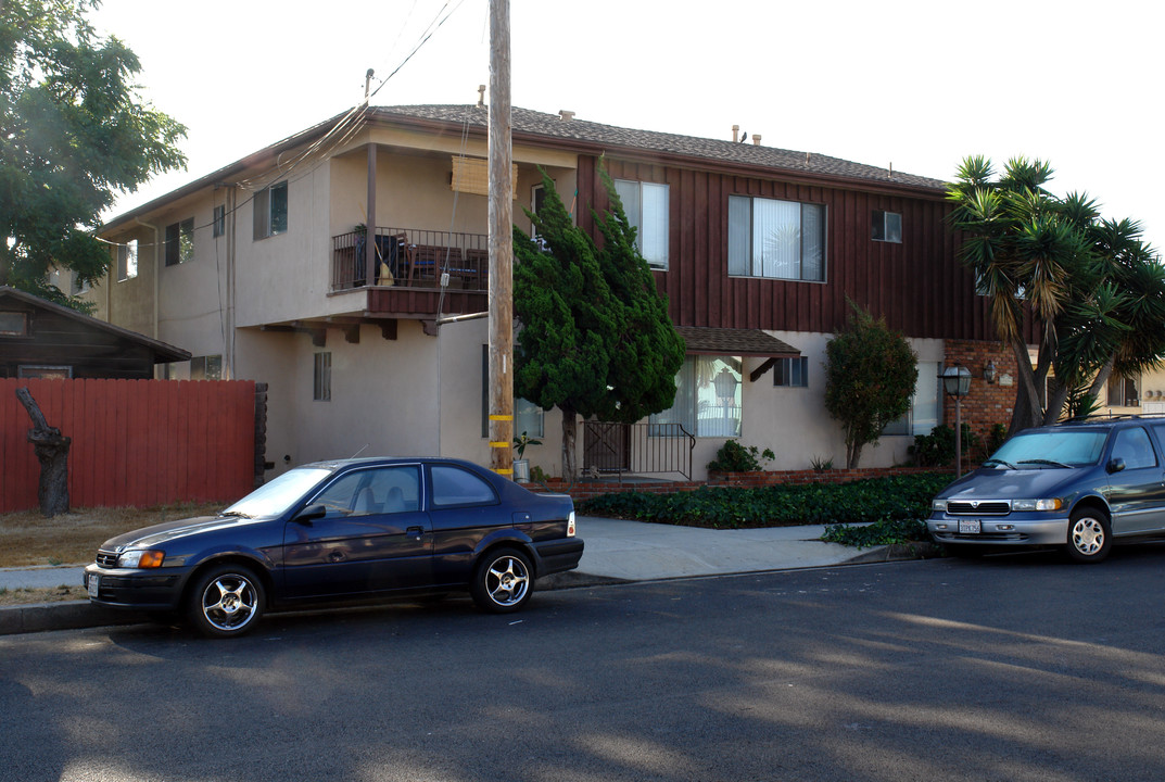 11854 Manor Dr in Hawthorne, CA - Building Photo