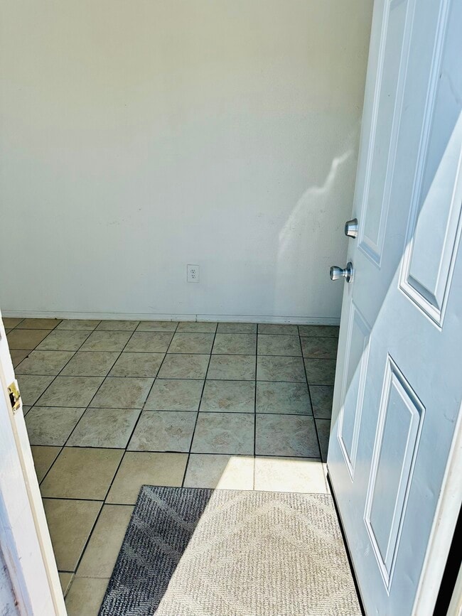 3648 W Cheryl Dr, Unit 2