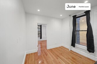 826 9th Ave in New York, NY - Building Photo - Building Photo