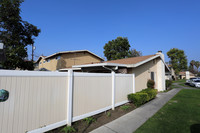 Faculty Circle Apartments in Buena Park, CA - Foto de edificio - Building Photo