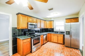 926 13th Ave N in Lake Worth Beach, FL - Building Photo - Building Photo