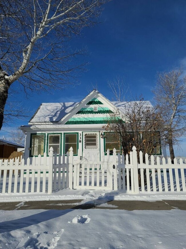 property at 338 N 2nd St
