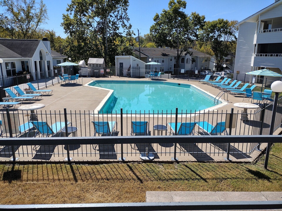 Pebble Creek Apartments in Antioch, TN - Foto de edificio