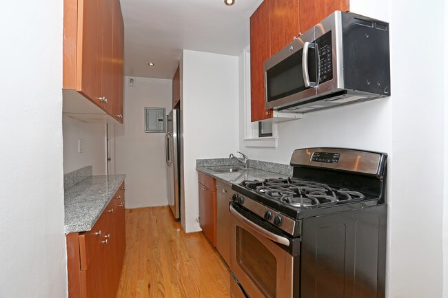 809-811 Madison Ave in New York, NY - Foto de edificio - Interior Photo
