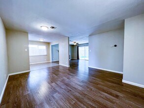 432 Holland Dr in West Sacramento, CA - Building Photo - Building Photo