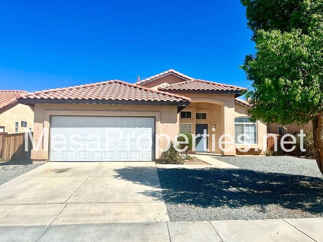 15159 Zircon Dr-Unit -2 in Victorville, CA - Foto de edificio - Building Photo